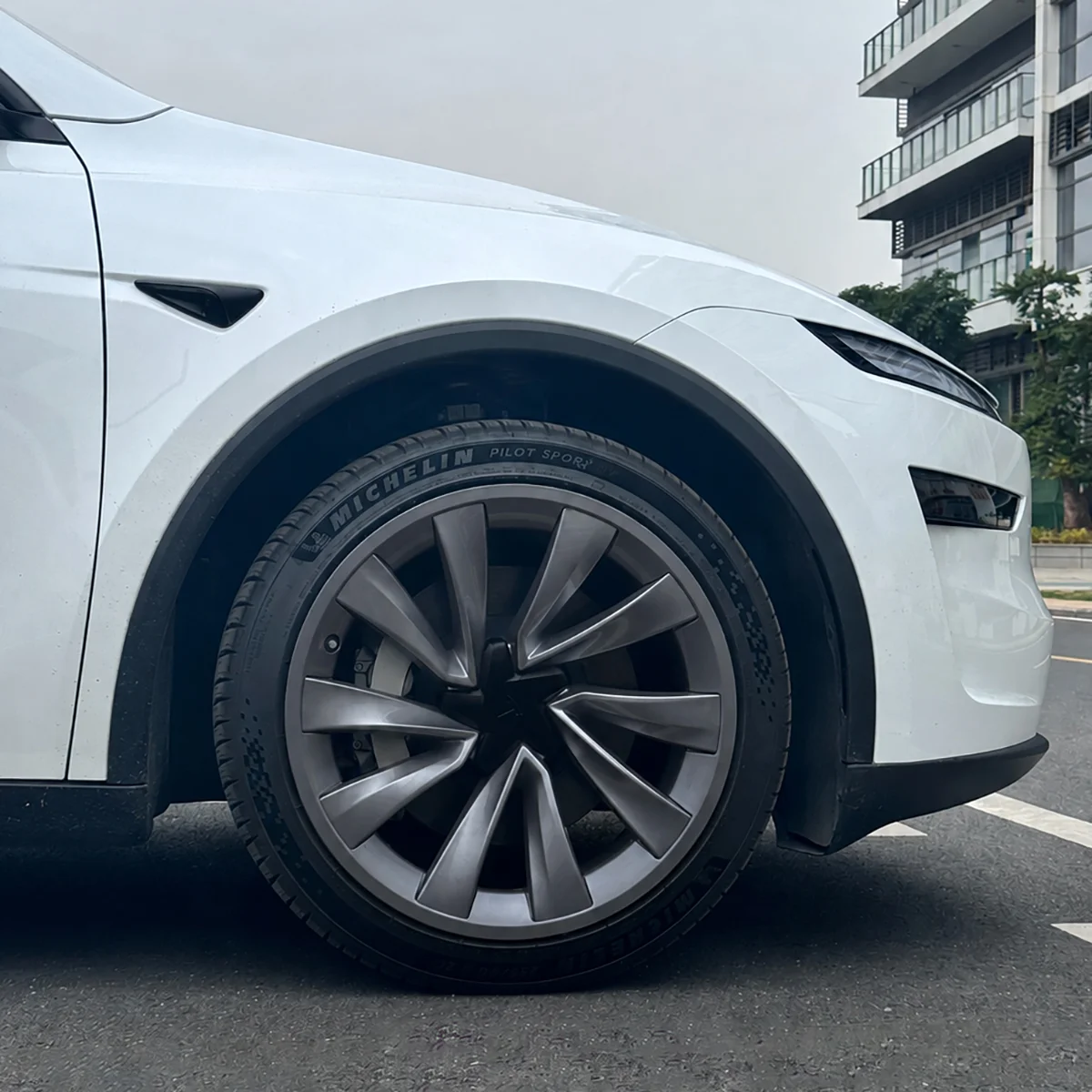 20" Helix Wheel Edge Cover - Dark Grey ~ Model Y (2026) - Image 3